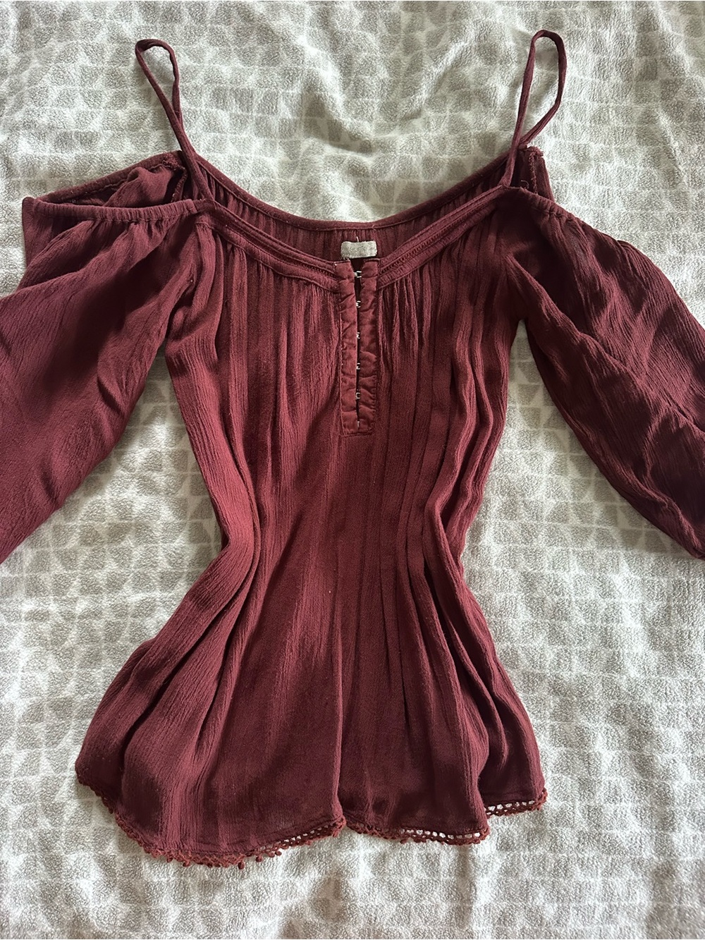 Ecote Cold-Shoulder top